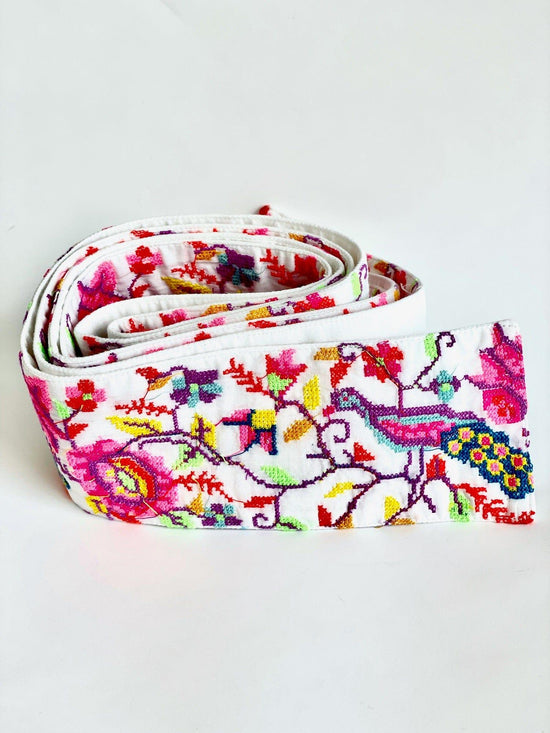 Nimo with Love Accessories Belt with Peacock Embroidery White