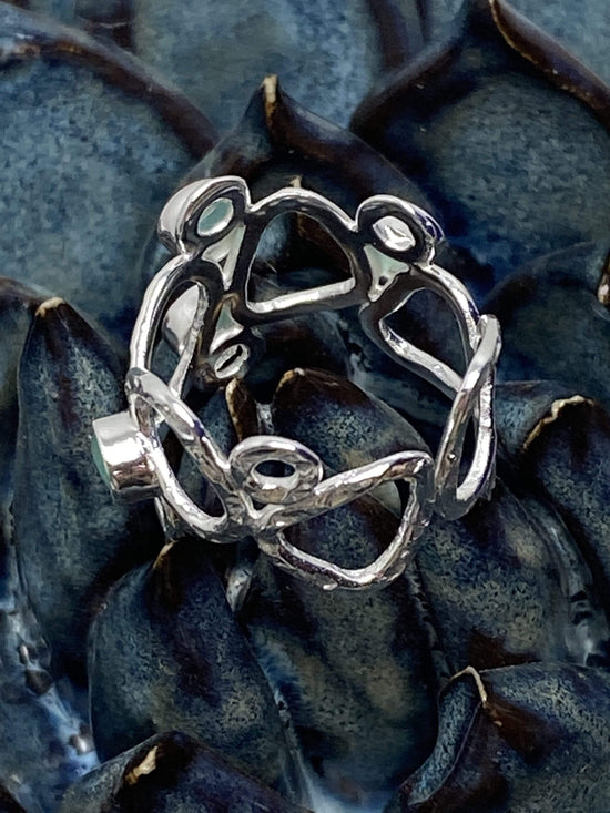 AZUNI LONDON Jewellery Thalia small sculptural ring silver/lolite