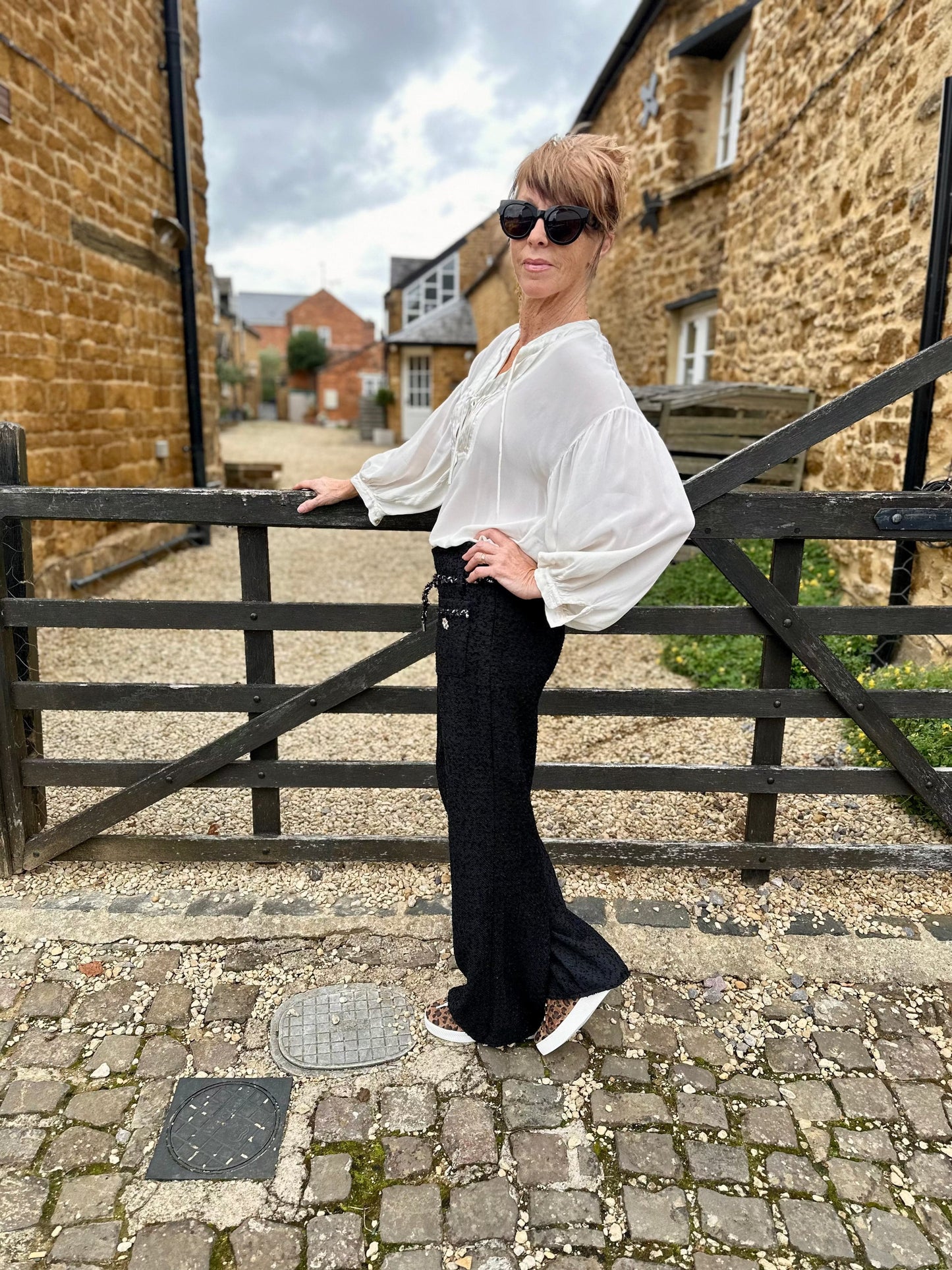 Carla Ruiz Trousers Noir Bow Bouclé Trousers