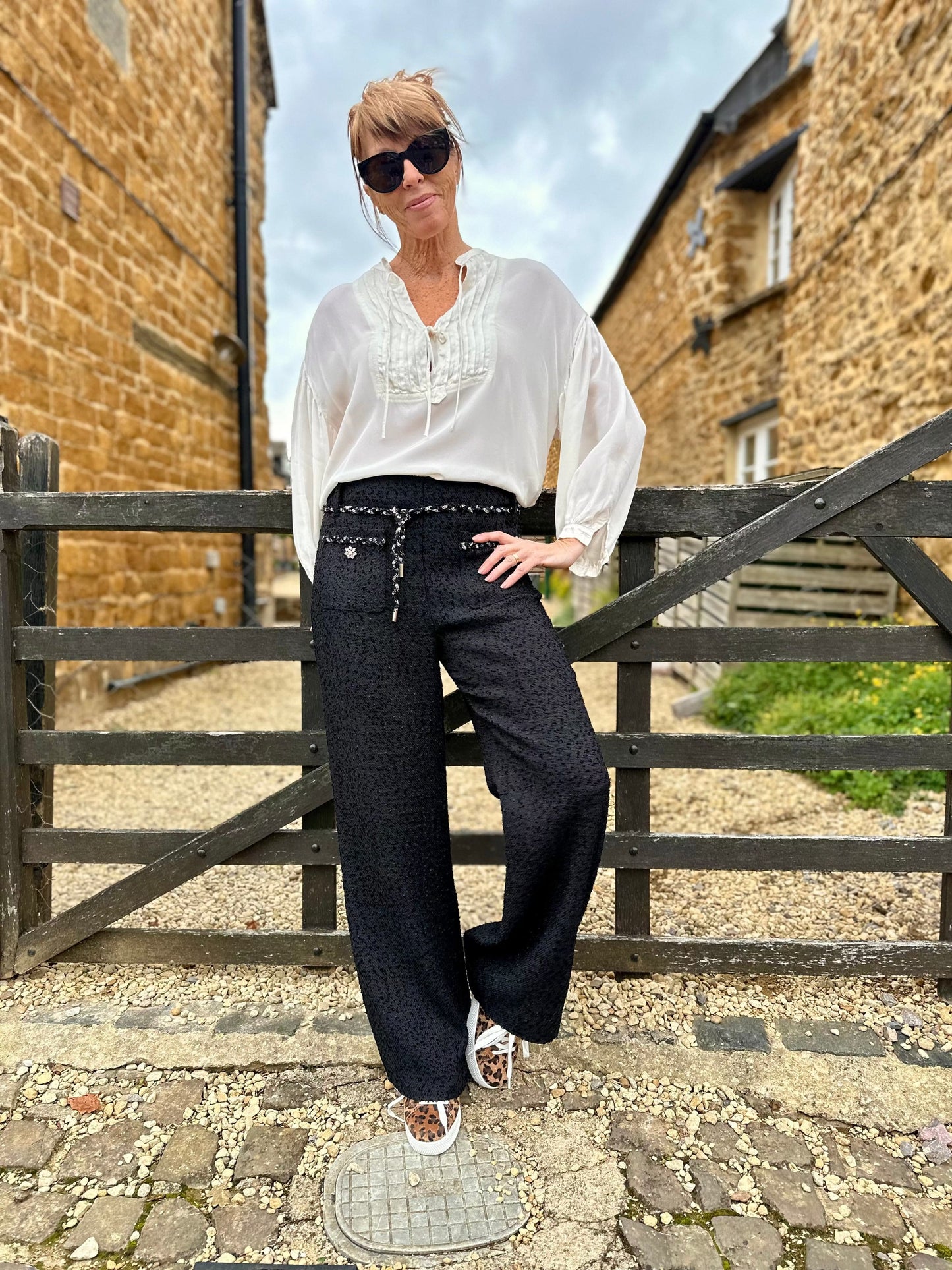 Carla Ruiz Trousers Noir Bow Bouclé Trousers