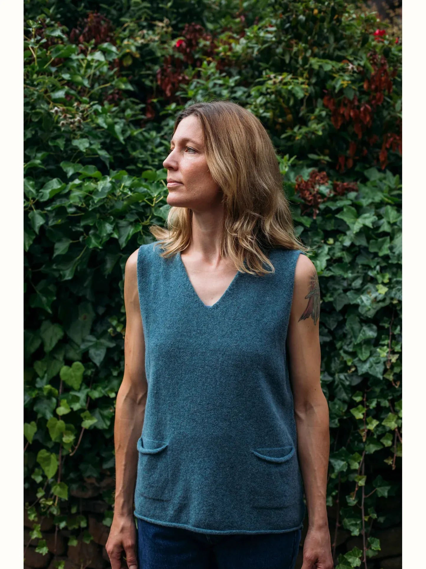 ERIBE Knitwear Knitwear Corry Merino Lambswool V-Neck Tank Top in Caspian