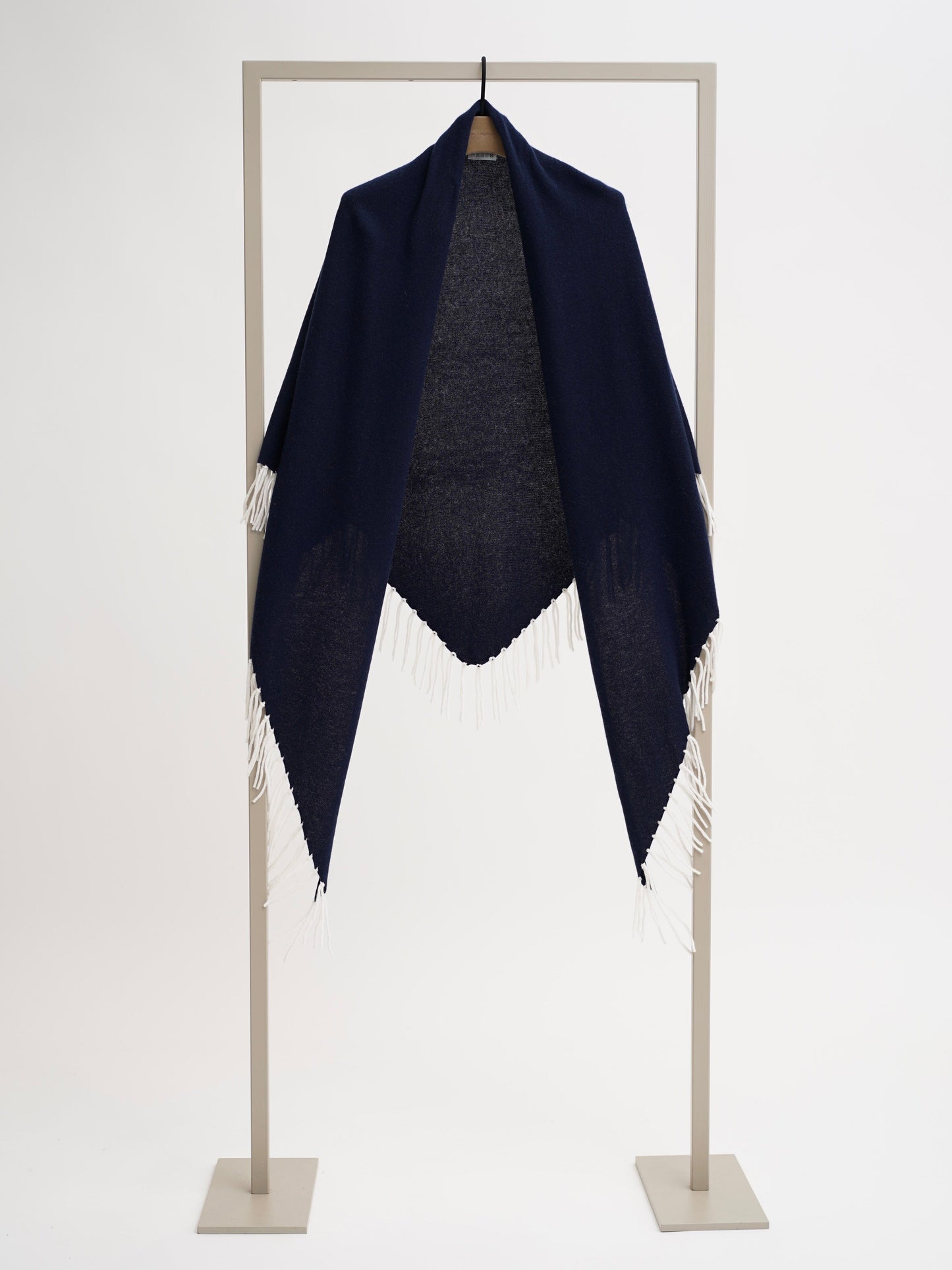 Herzen's Angelegenheit Knitwear ONE SIZE Cashmere Hug Wrap in Navy and White