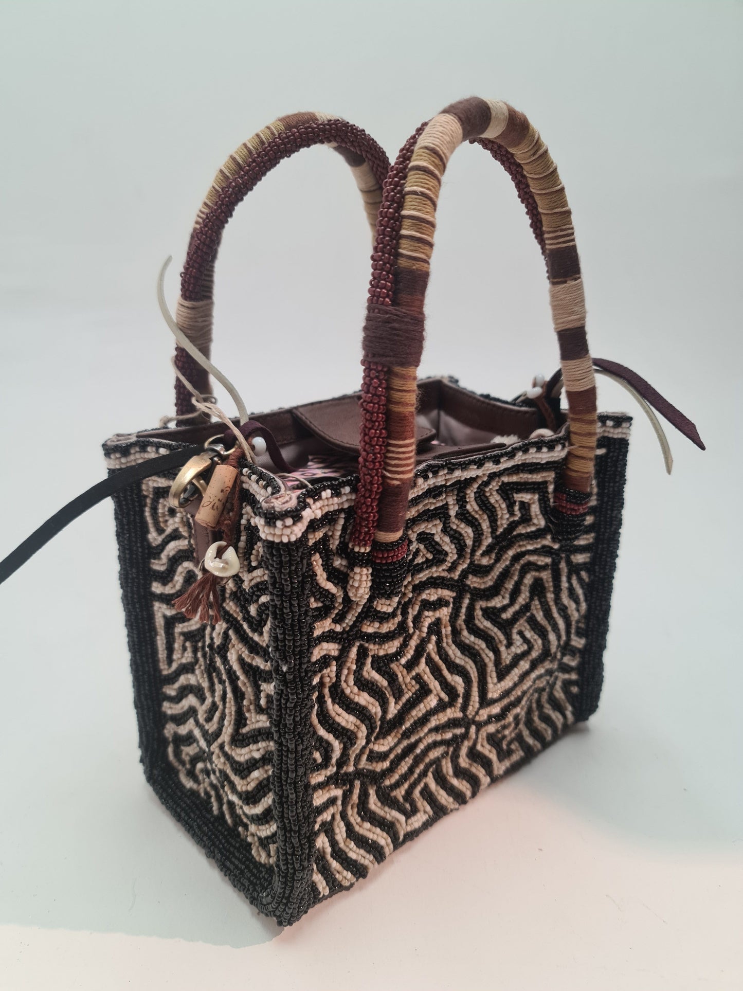 Imayin Bags Bags Aoyama Bag in Black and White