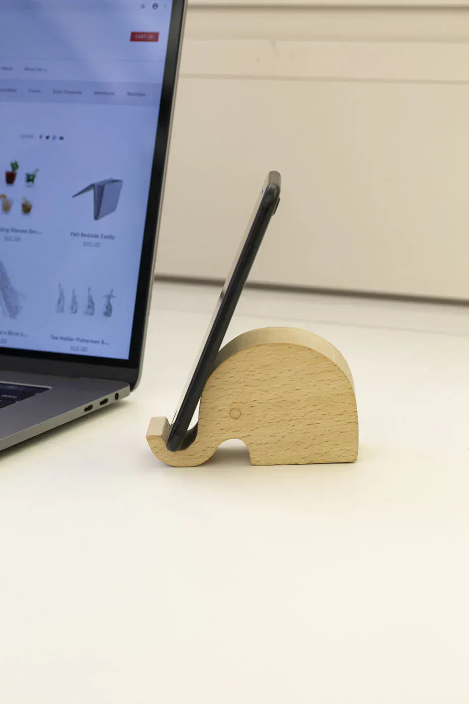 Kikkerland Elephant Beechwood Phone Stand