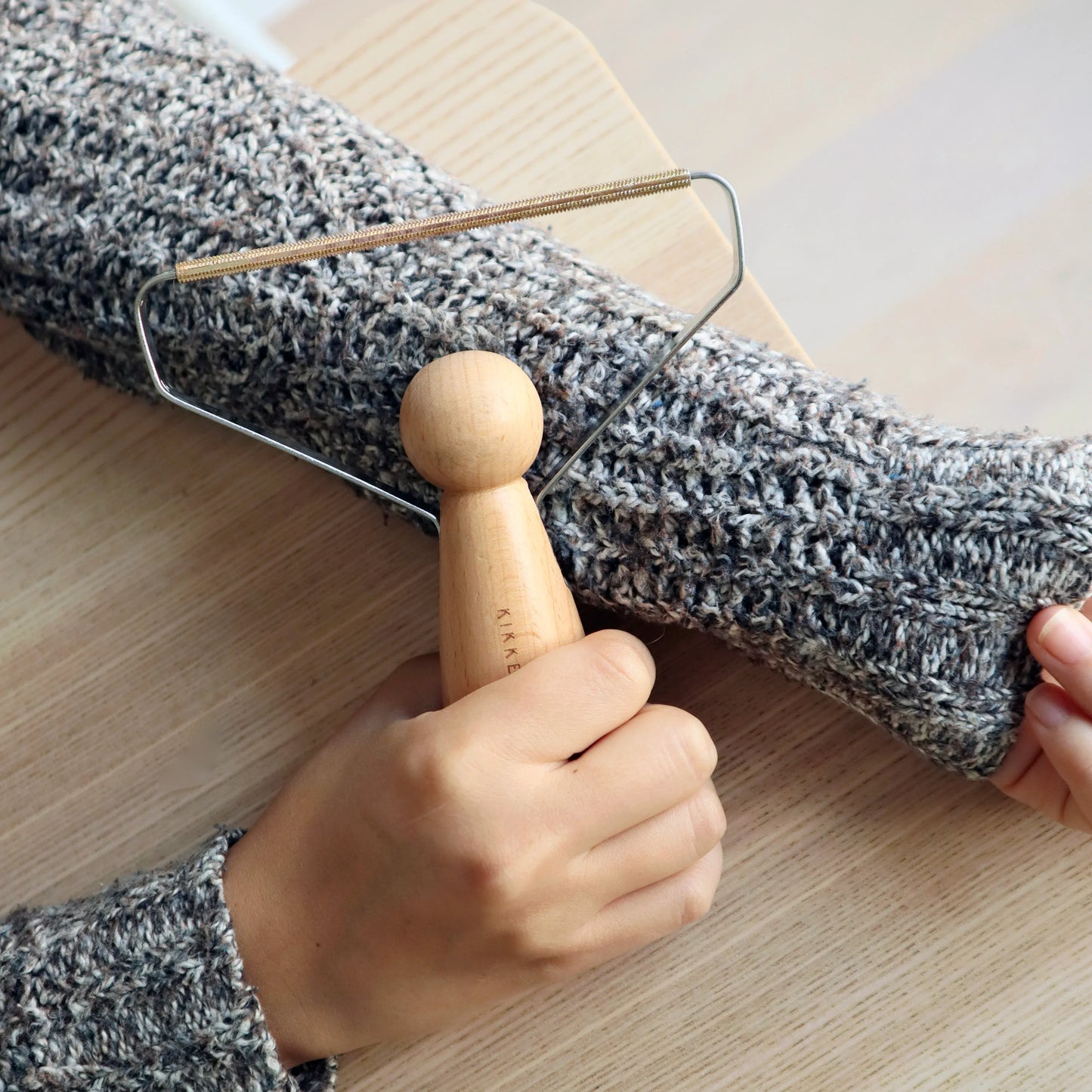 Kikkerland Gifts Mr. Lint