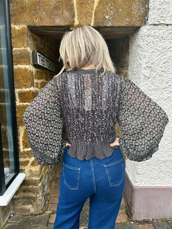 Maison Hotel Tops Catalina Top in Black Sheep