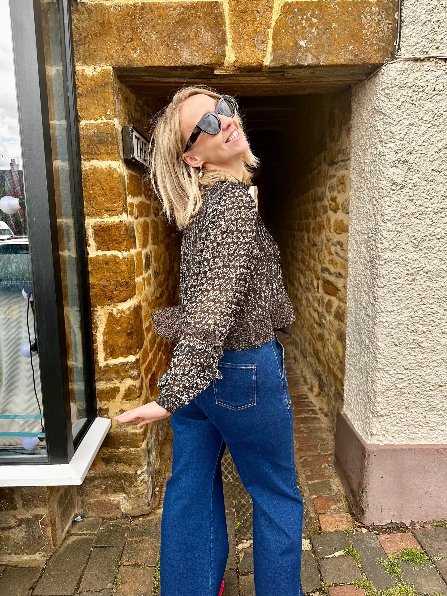 Maison Hotel Tops Catalina Top in Black Sheep
