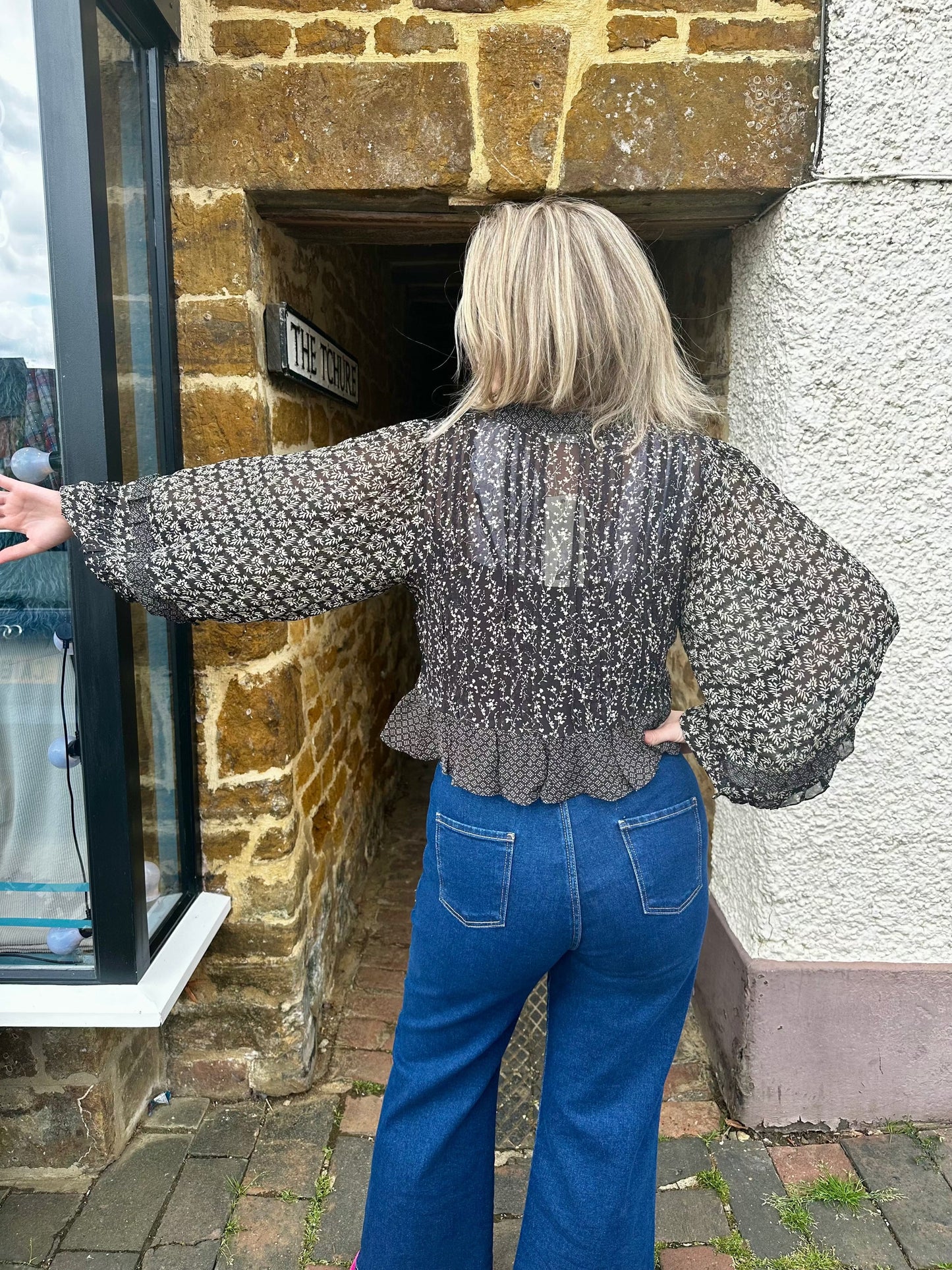 Maison Hotel Tops Catalina Top in Black Sheep