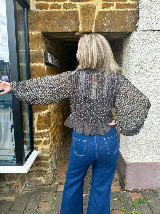 Maison Hotel Tops Catalina Top in Black Sheep
