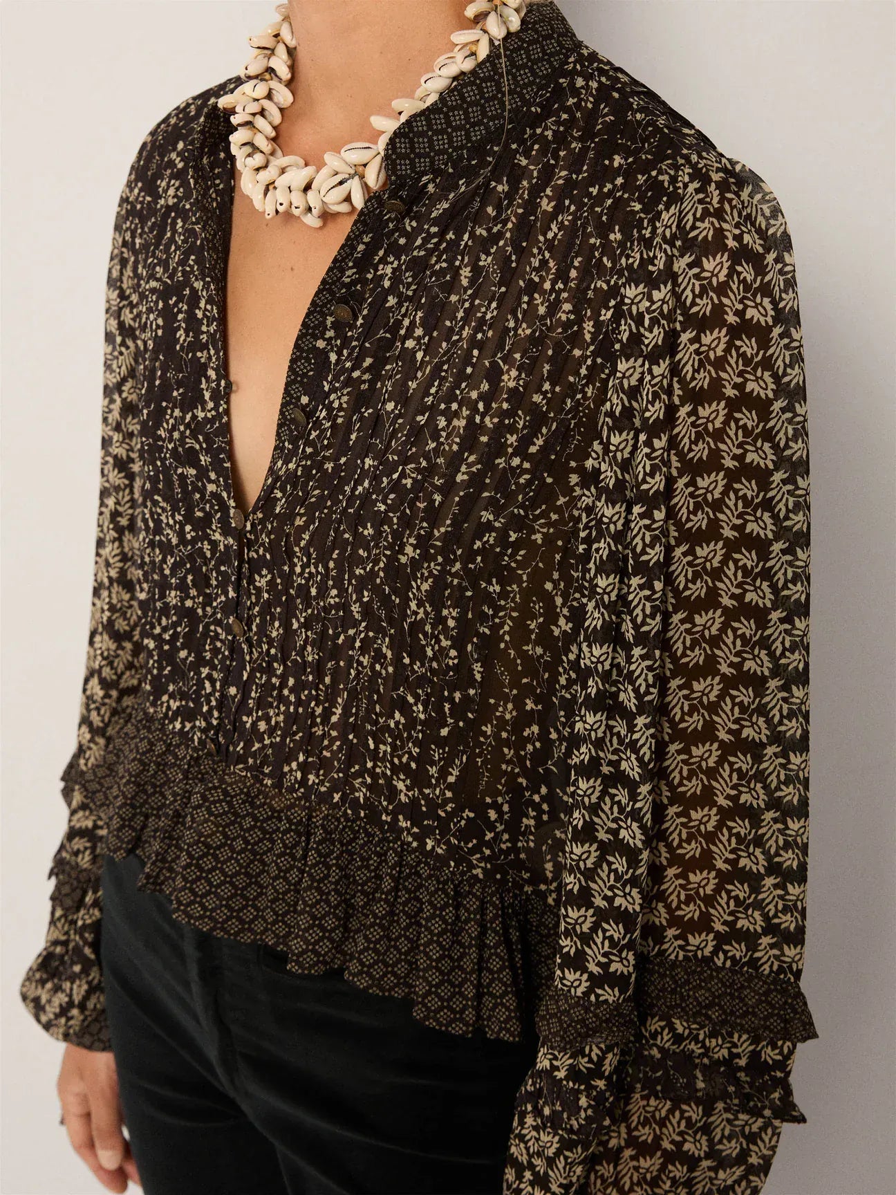 Maison Hotel Tops Catalina Top in Black Sheep