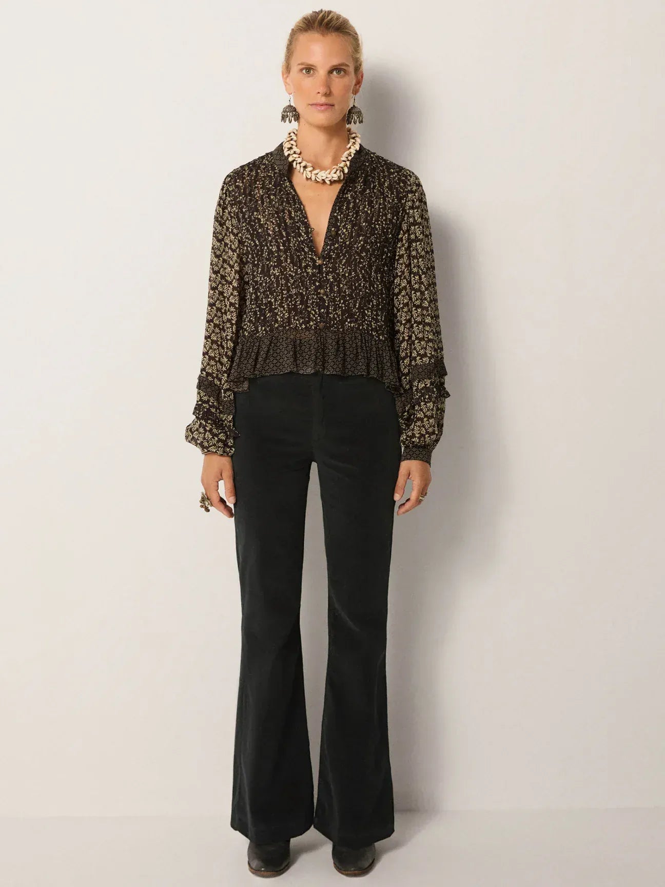 Maison Hotel Tops Catalina Top in Black Sheep