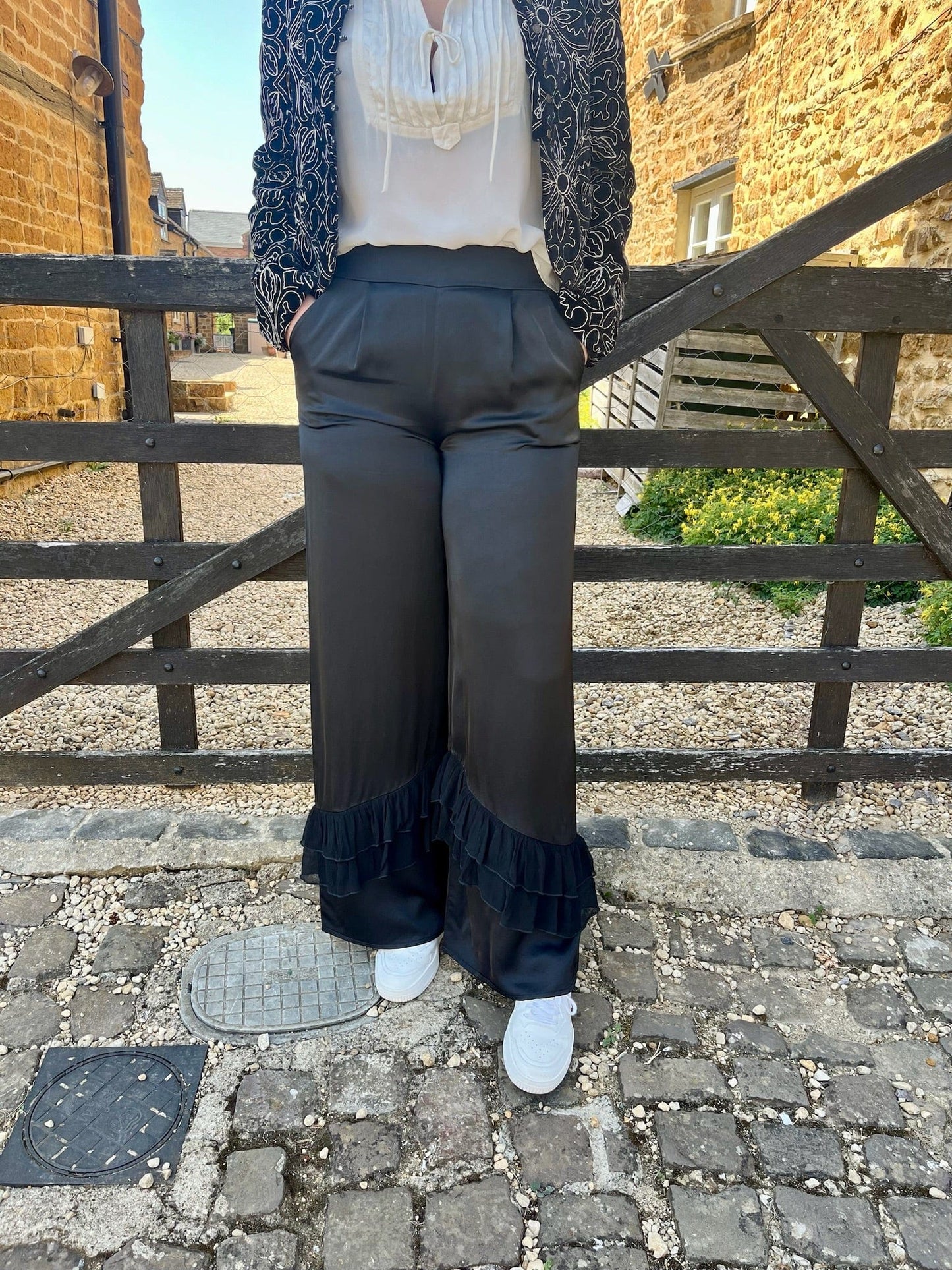 Maison Hotel Trousers Lucia Trousers in Noir