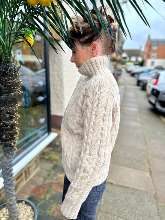 NELLIE & DOVE Knitwear Highland Heather Cable Knit Jumper in Oatmeal