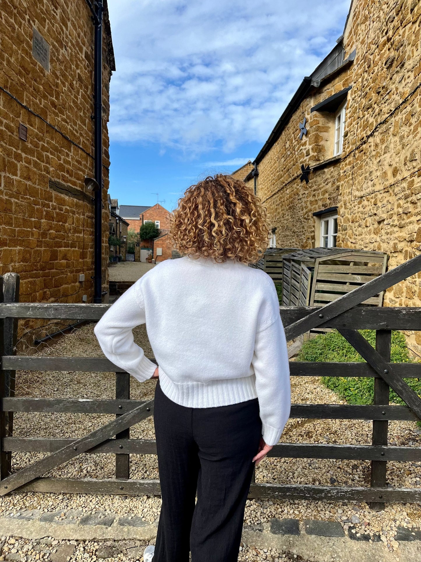 NELLIE & DOVE Knitwear Ivory Snowdrop V-Neck