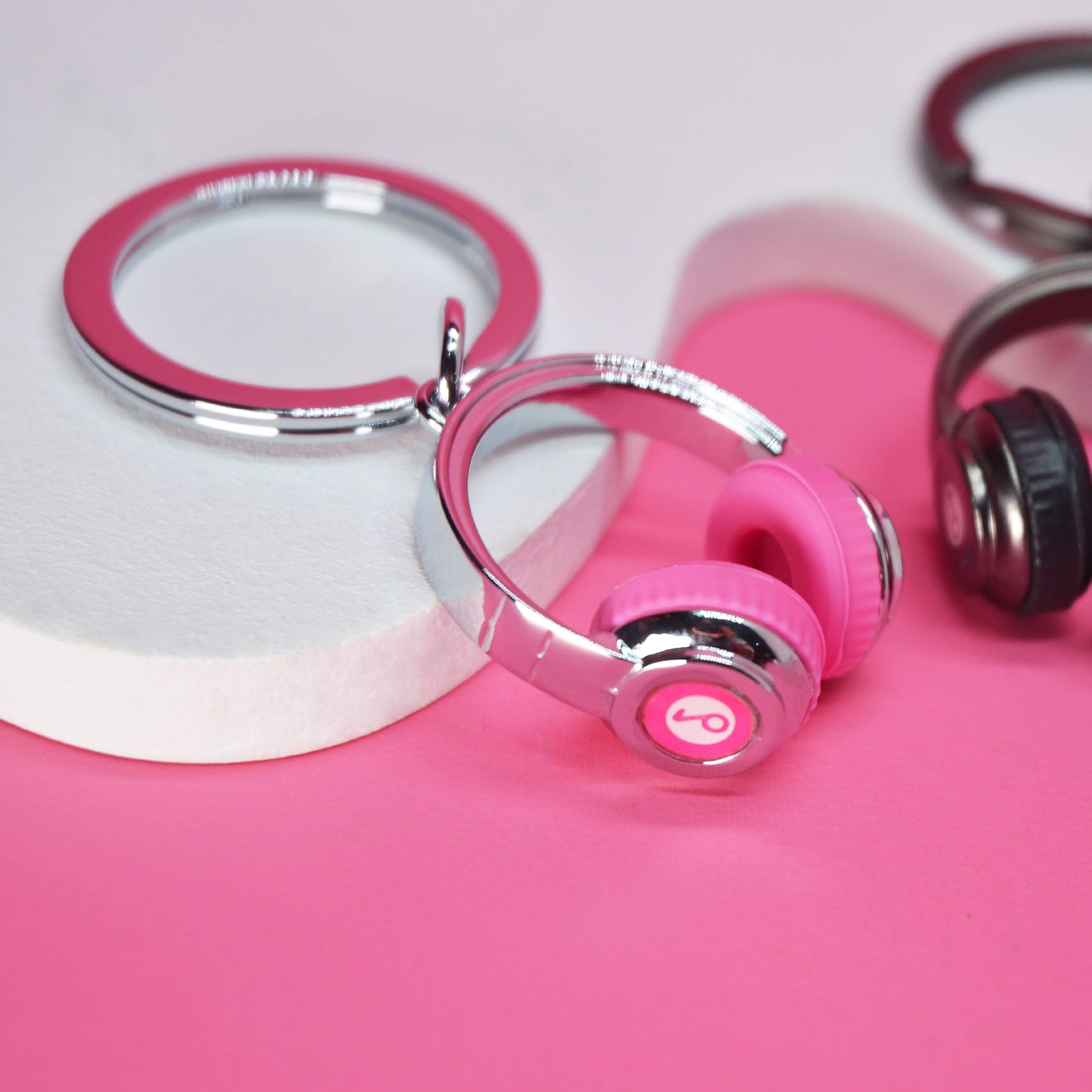 Oli Olsen Metalmorphose Pink Headphones Keyring