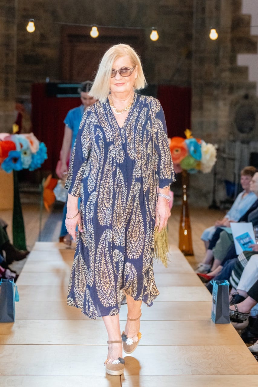 OneSeason Dresses Mia Dress in Navy Provence Paisley