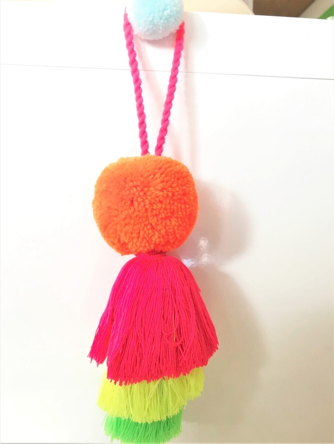 PomPom Galore Room Decor Pom Pom Trio Tassel Swags 5cm, Neon