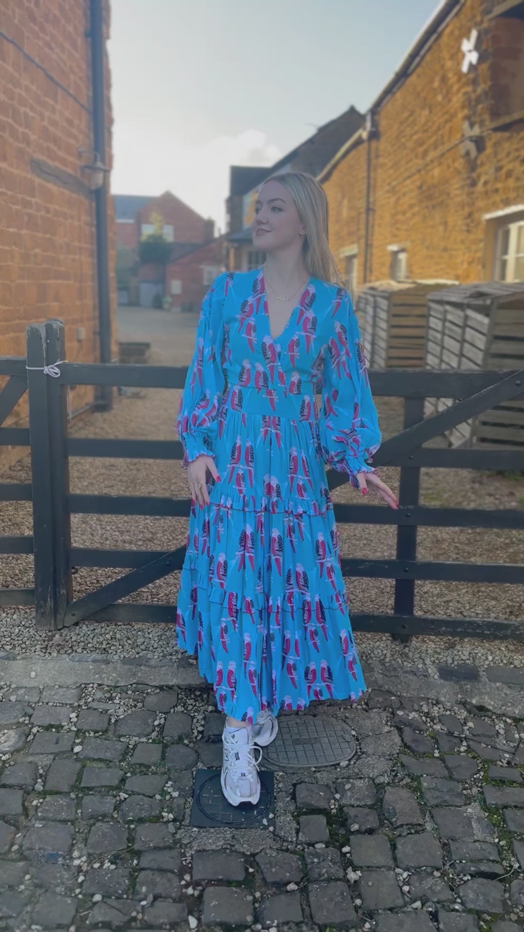 Load and play video in Gallery viewer, Intuitive Maxi Dress - Electric Bird
