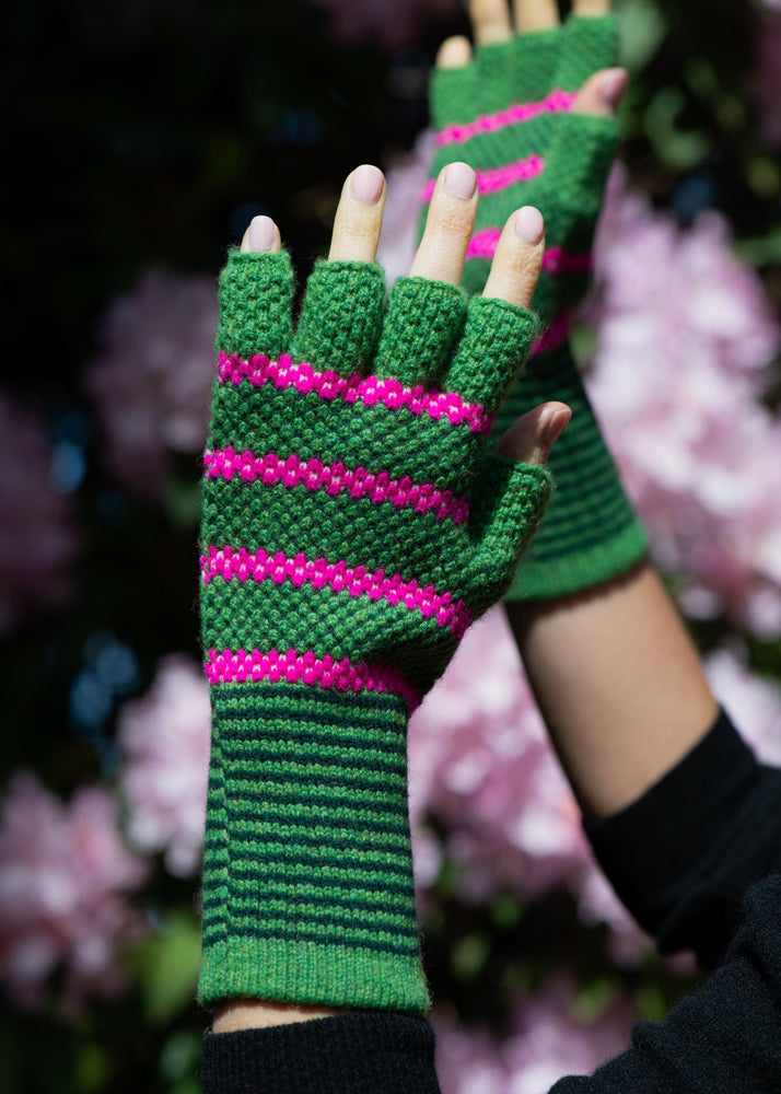 Quinton & Chadwick Hats & Gloves Tuck Fingerless Gloves Leaf Green / Pink