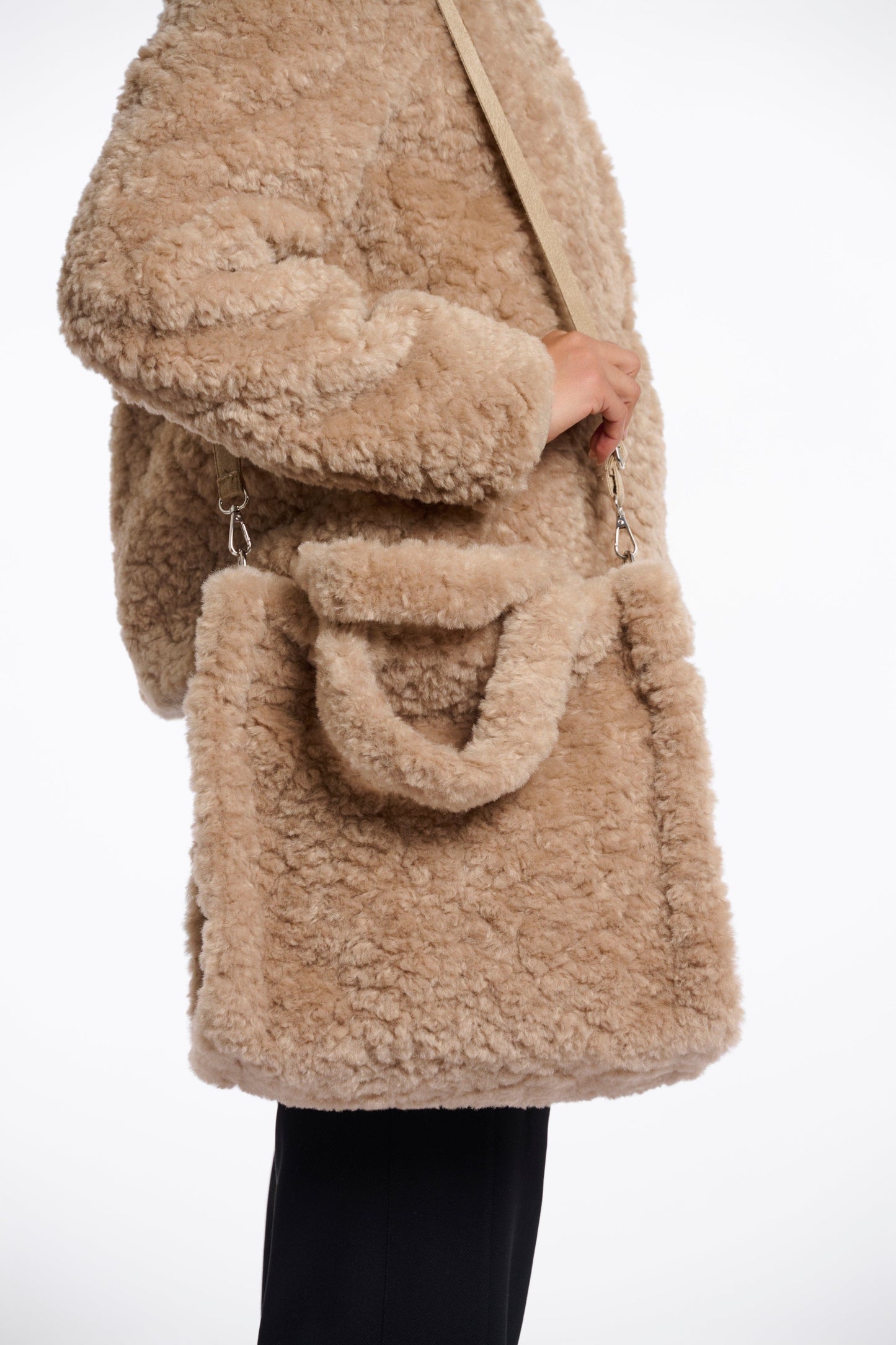 Rino & Pelle Bags Brax Faux Fur Shopper in Oat