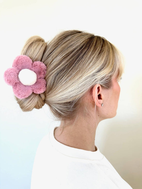 Solar Eclipse Accessories Vegan Fur Daisy Claw Hair Clip: Pink