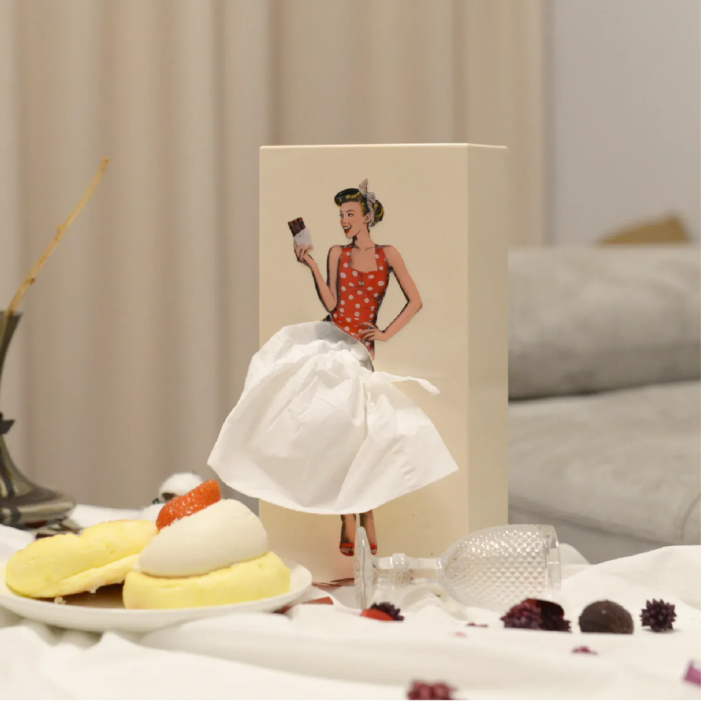 Spextrum Home Tissue Up Box Lady with Chocolate on Cream