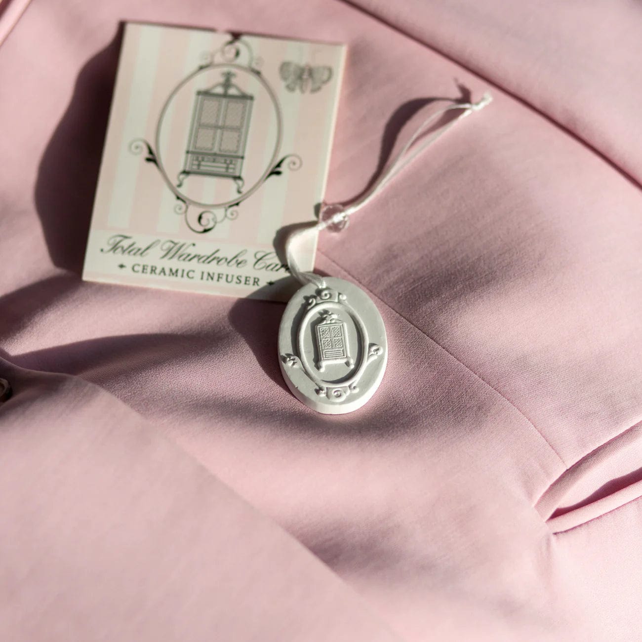 TOTAL WARDROBE CARE Home Ceramic Hanging Infuser