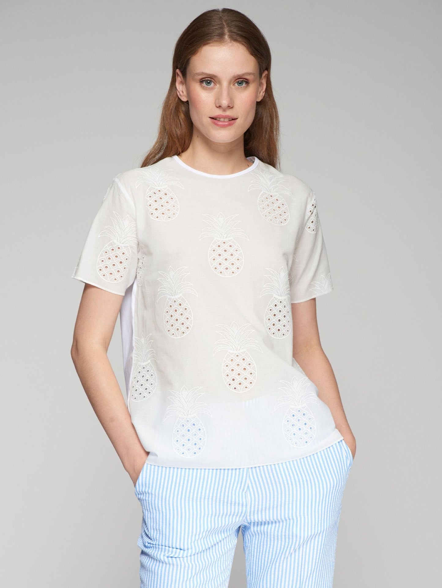 Vilagallo White Pineapple Top – White T-Shirt with Embroidered Pineapples – Nellie & Dove