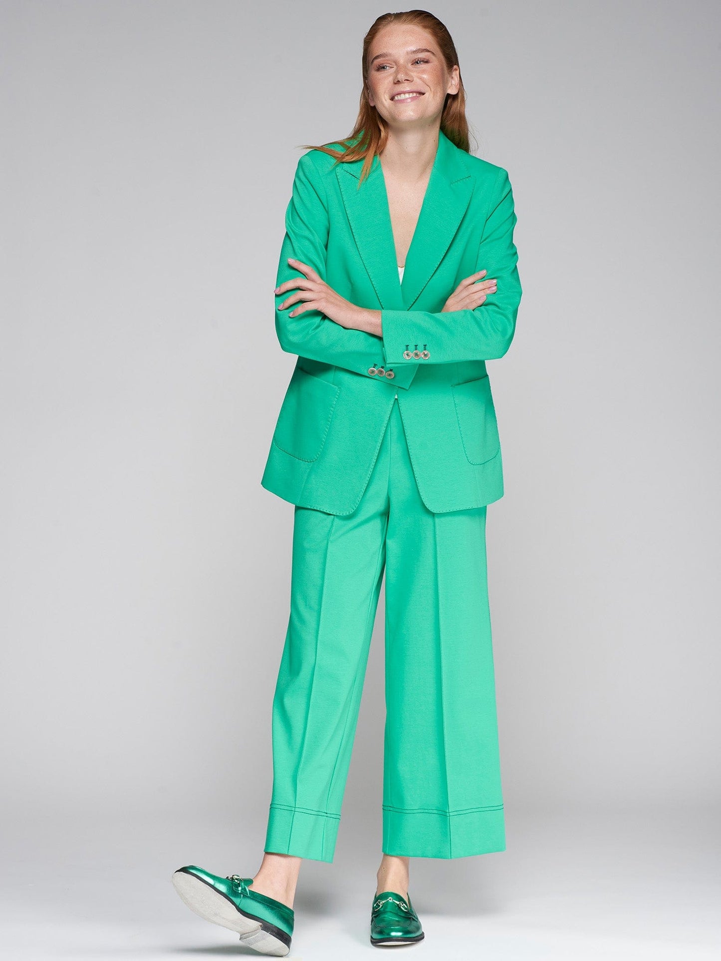 Vilagallo Green Cropped Trousers – Comfortable Cotton Blend with Stretch – Nellie & Dove