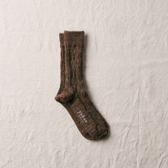 YAHAE Ladies Socks SIZE S (22.5-24.5 cm EU 35-39) Alpaca Cable Pattern Socks: Brown in Small