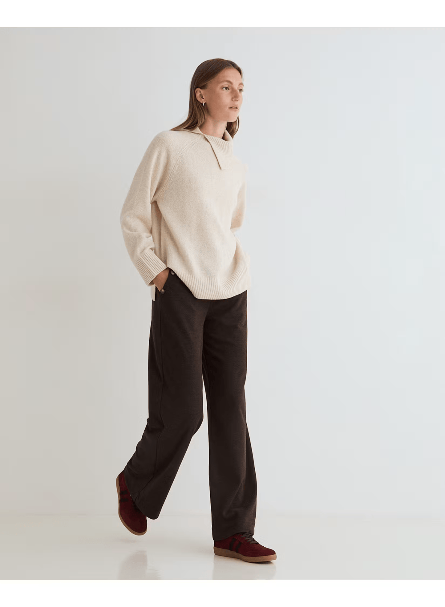 Yerse Trousers The Sloane Button-Detail Trousers in Chocolate