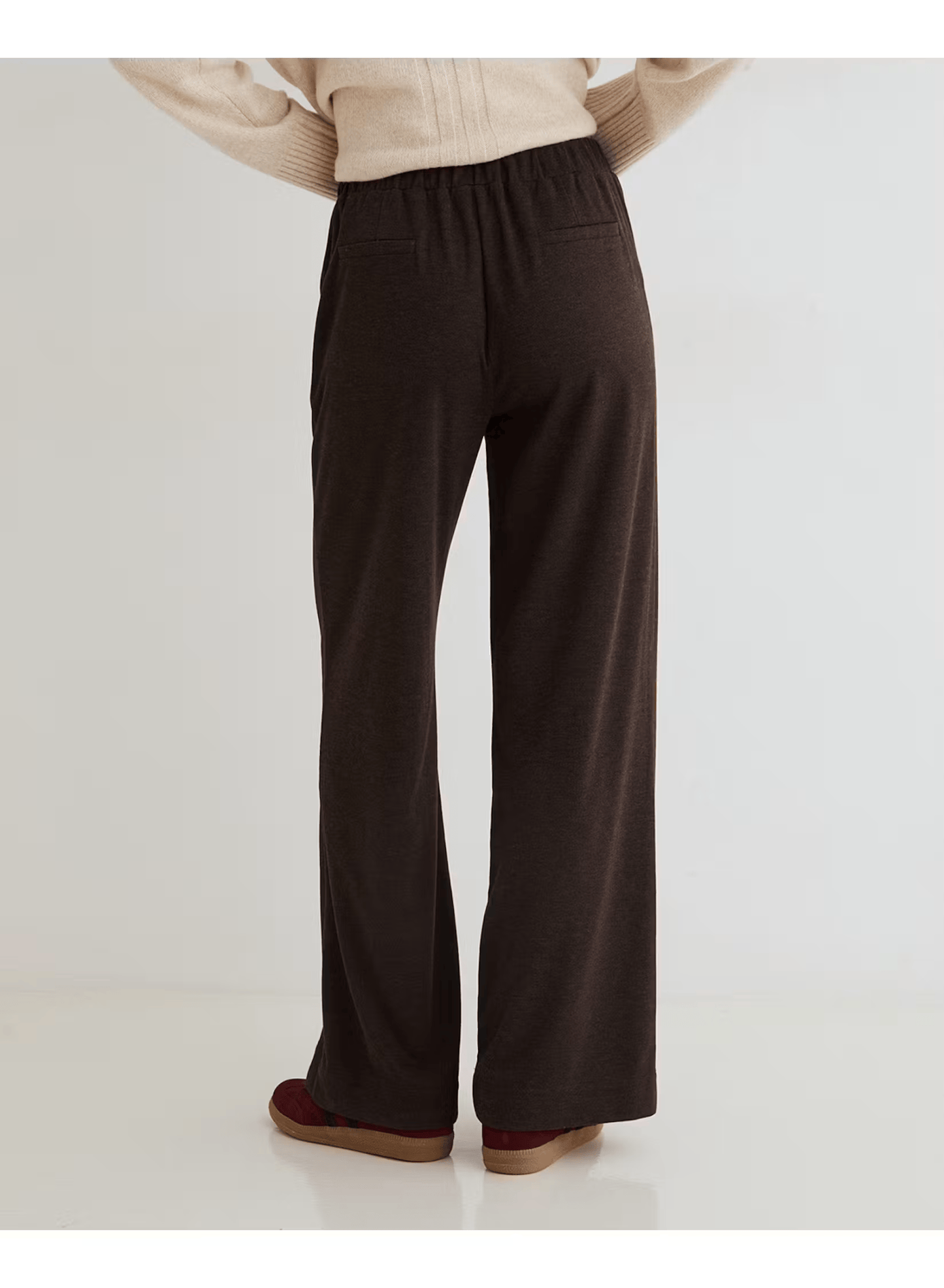 Yerse Trousers The Sloane Button-Detail Trousers in Chocolate