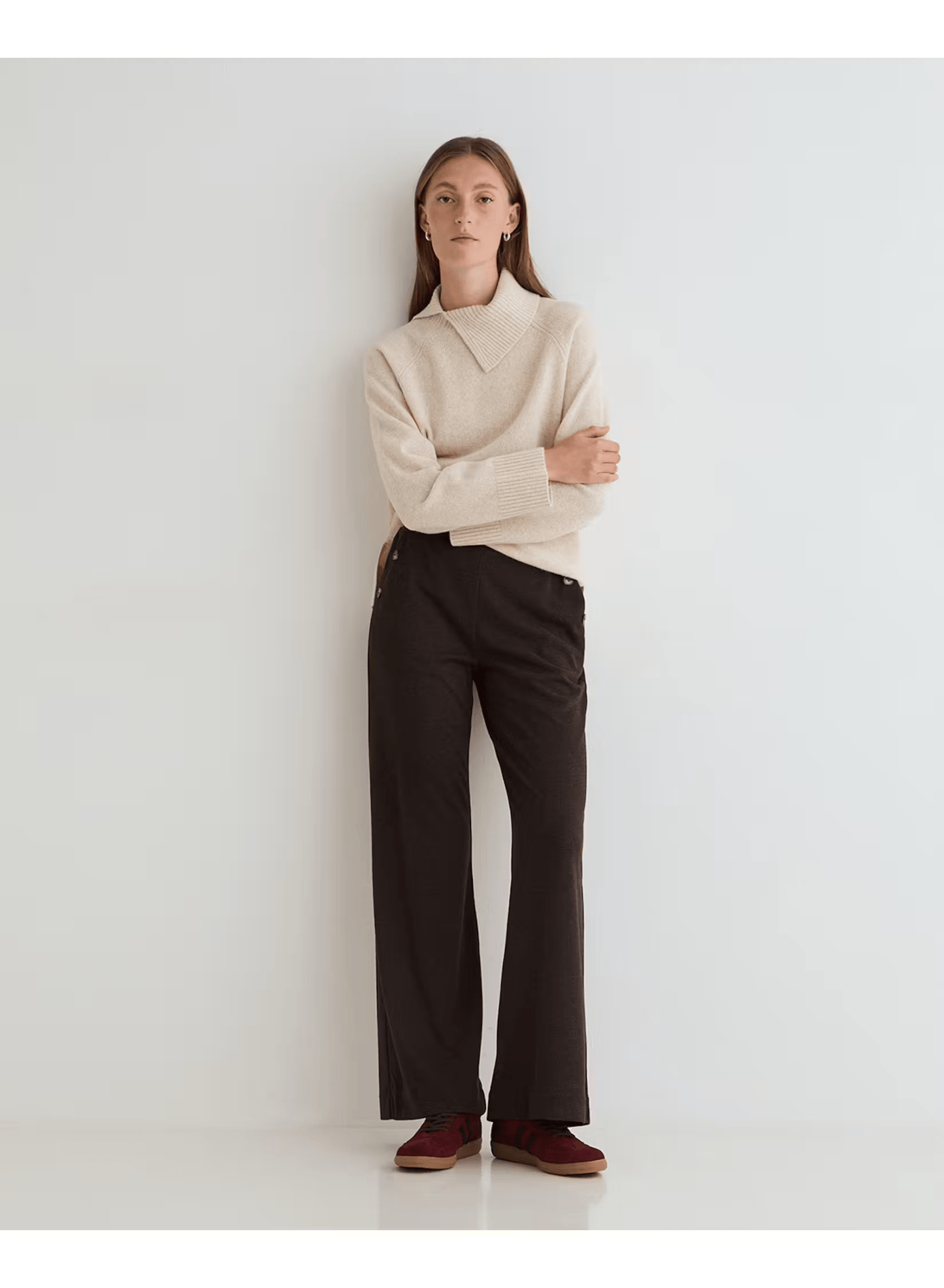 Yerse Trousers The Sloane Button-Detail Trousers in Chocolate