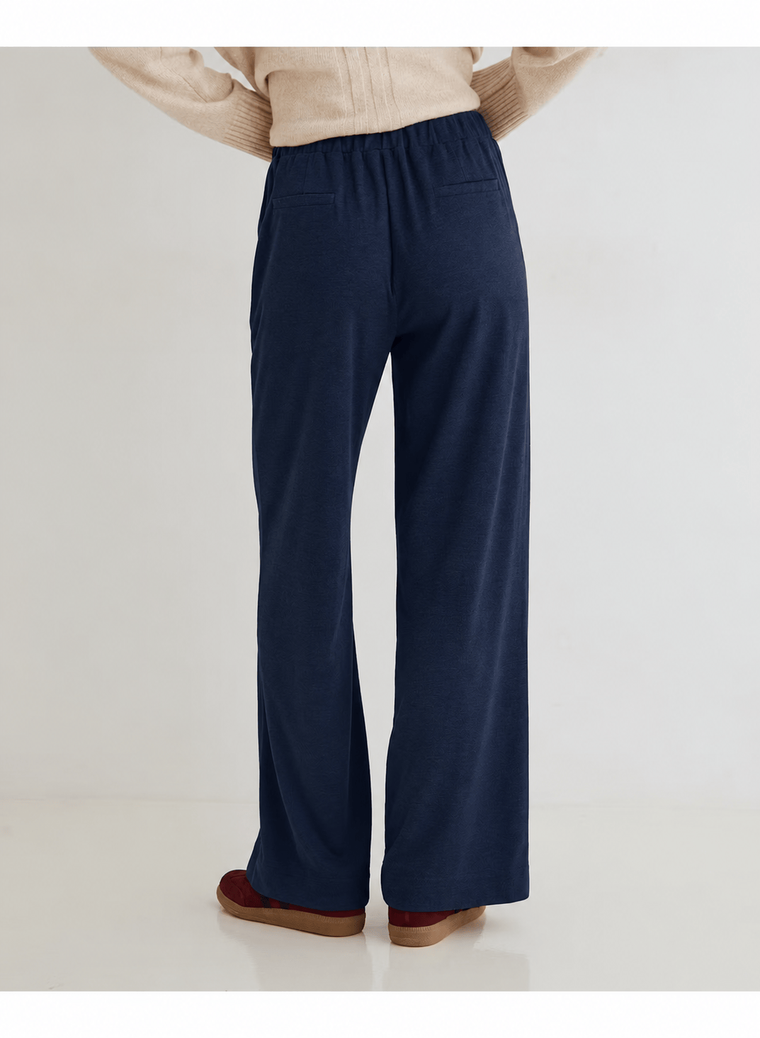 Yerse Trousers The Sloane Button-Detail Trousers in Navy