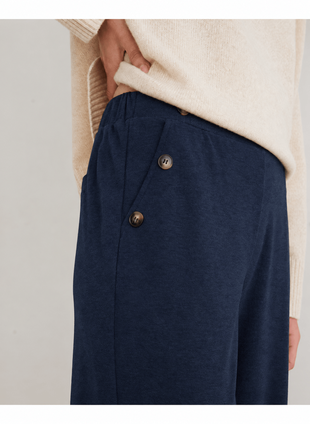 Yerse Trousers The Sloane Button-Detail Trousers in Navy